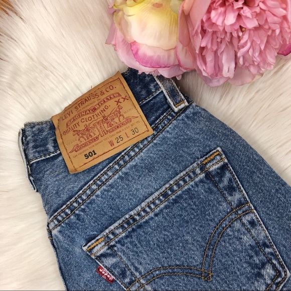 SOLD🌸Vtg 501 Medium Wash Levis 23🌸 - Picture 6 of 8